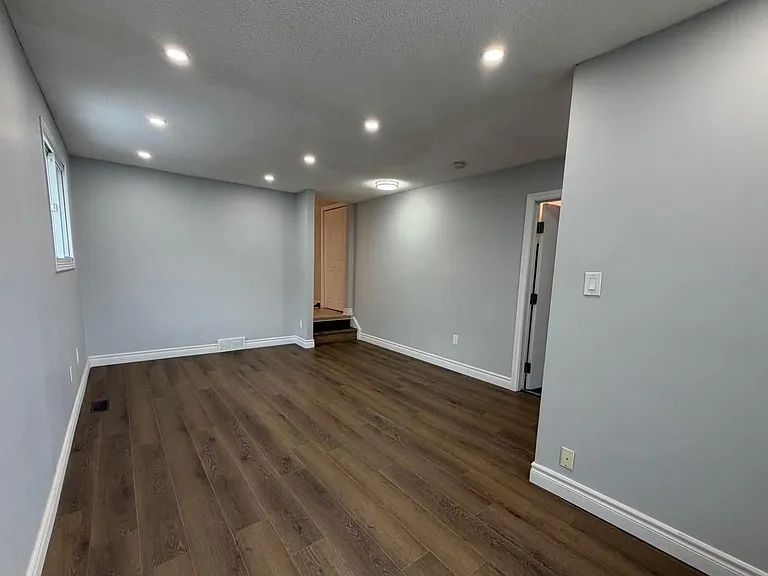 101 Romy Cres — Photo 3