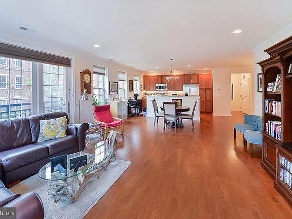 5th image of 800 Admirals Way Unit 1822