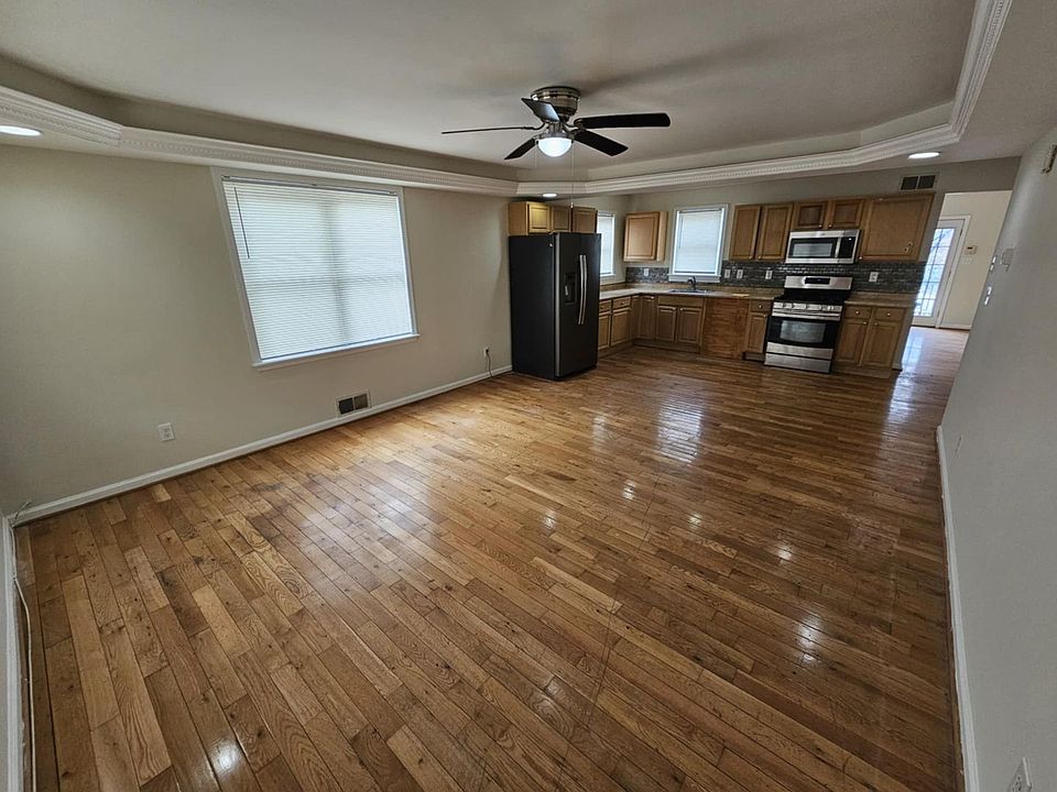 1st image of 4718 Kenwood Ave