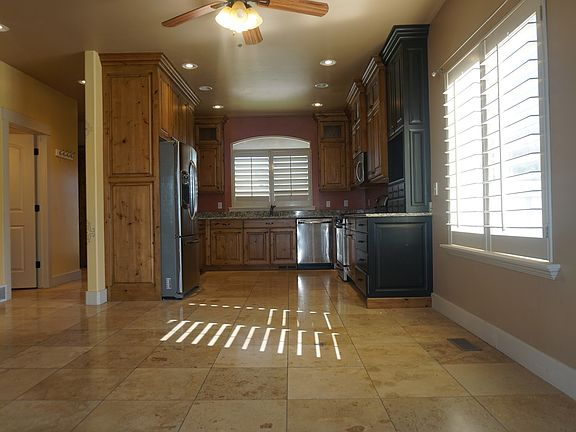 3rd image of 222 E Belle Glenn Cir