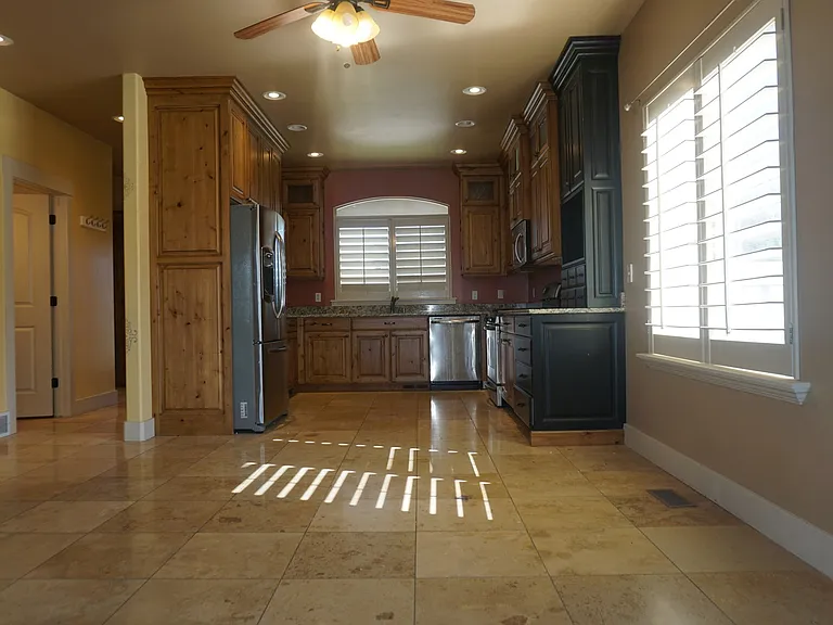 222 E Belle Glenn Cir — Photo 3