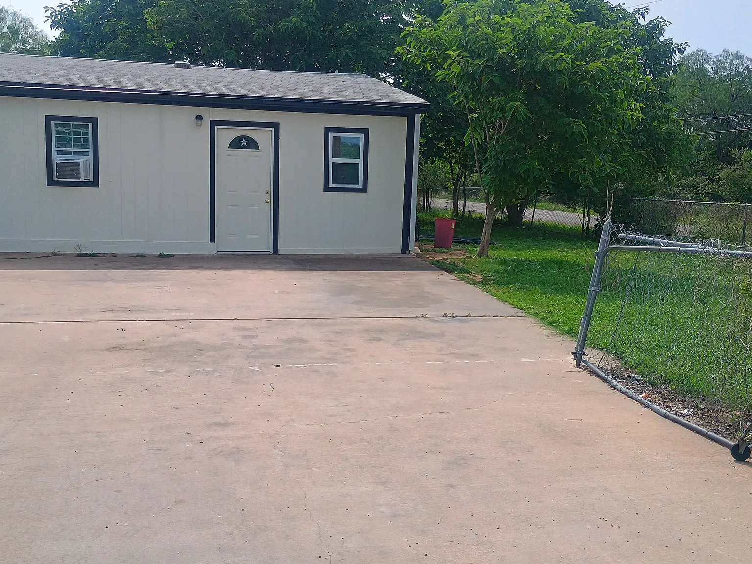 2 bed, $1,000 — Photo 3