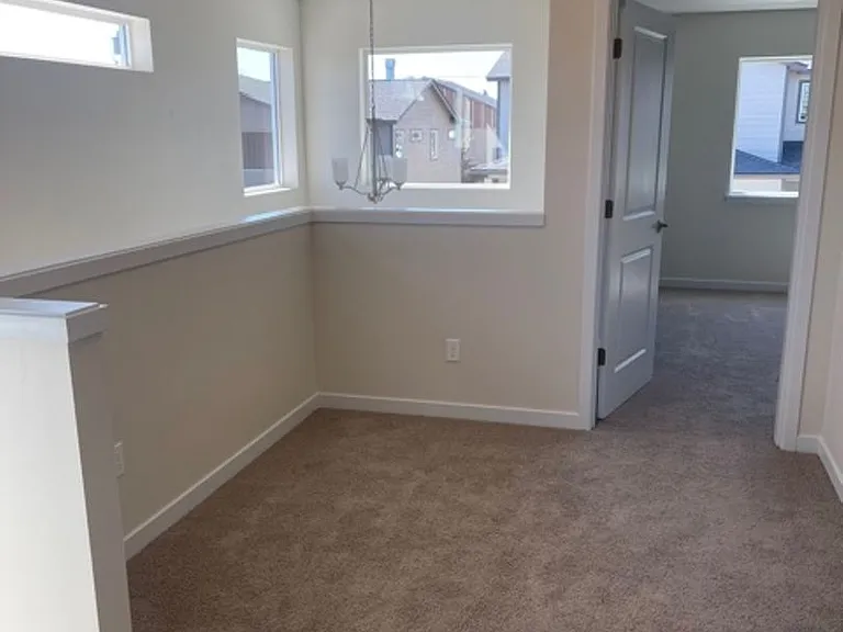 944 NE Paula Dr — Photo 4
