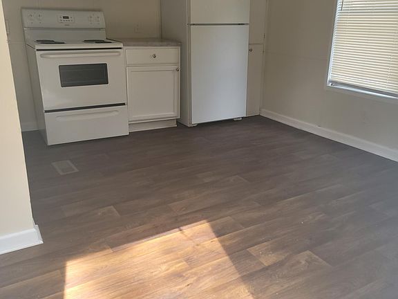 3rd image of 122 Petunia Ln