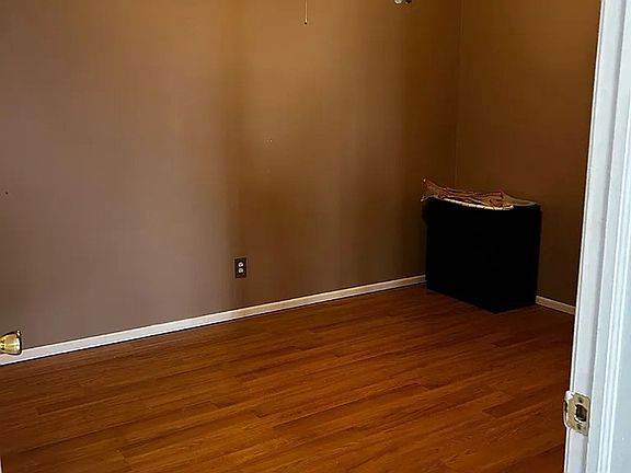 3rd image of 27 Delia Ct
