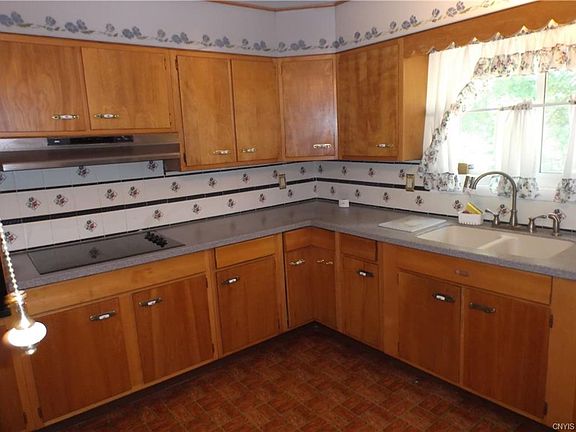 4th image of 421-23 Monticello Dr N