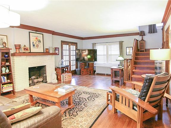 2nd image of 180 Thruston Blvd E