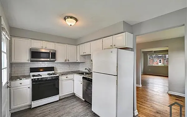 710 Kingston Rd — Photo 5