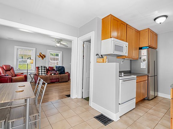 3rd image of 2608 Avondale Ave