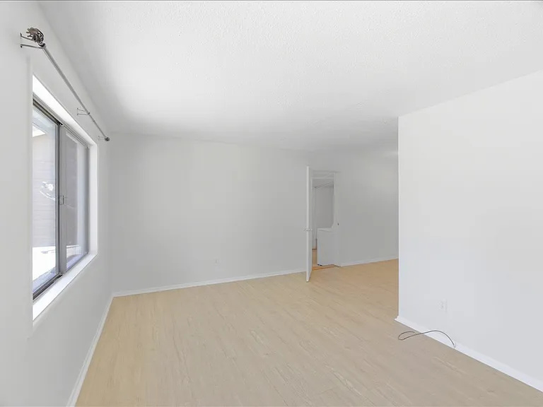 1020 Heap Ave — Photo 4