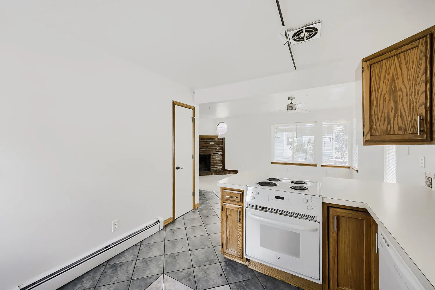 1839 Walnut St — Photo 4