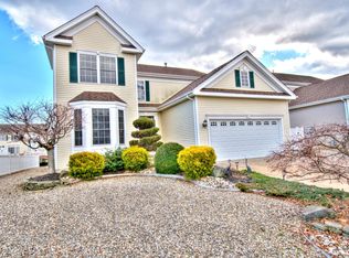 6 Peaksail Dr, Bayville, NJ 08721