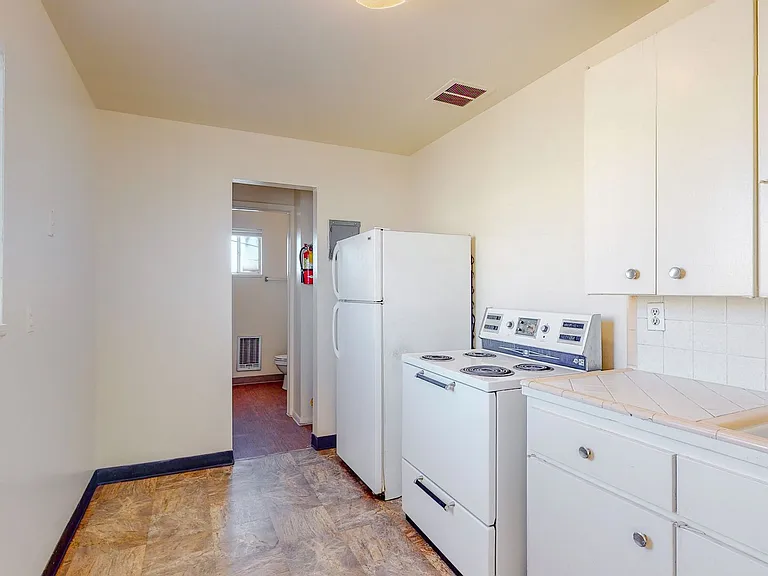 2121 Gold Ave SE — Photo 11