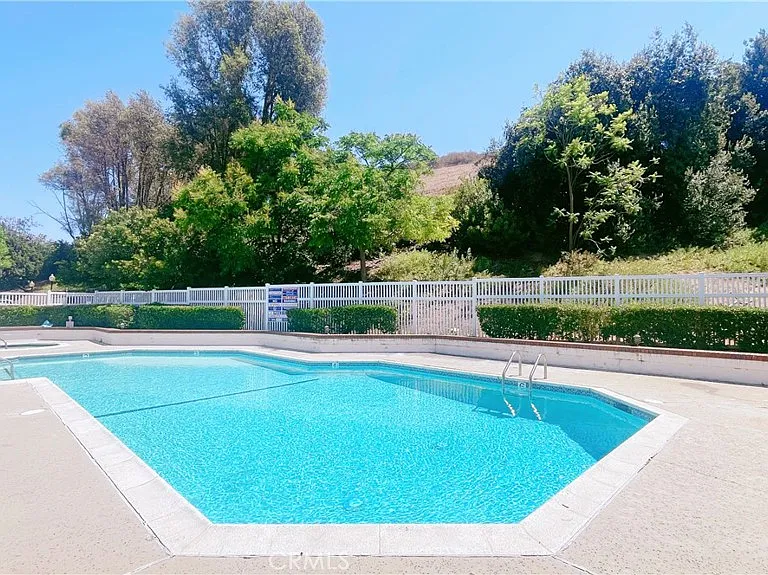 2470 Saratoga Ln — Photo 2