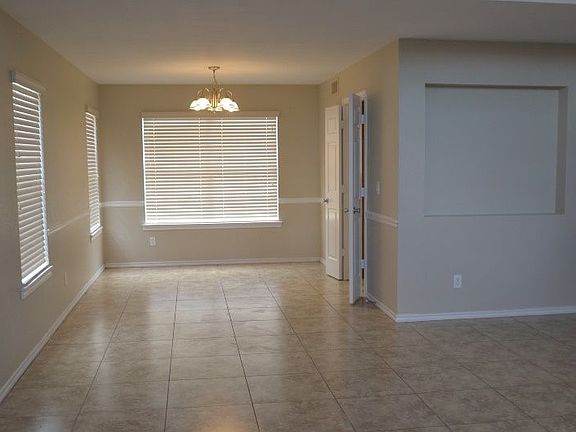 4th image of 307 S Abilene Dr