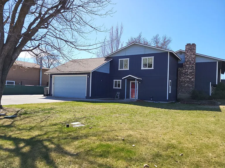 1872 Alder Ave #A & B — Photo 3