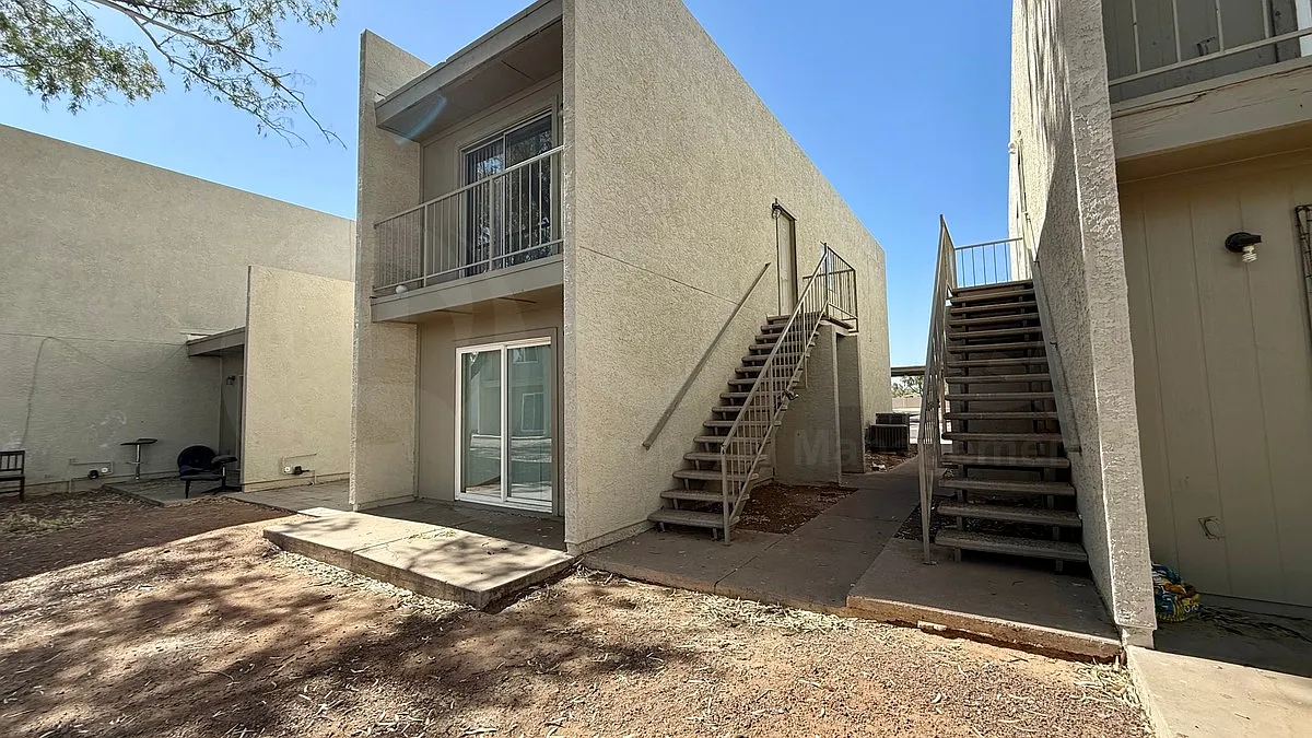 2827 E Le Marche Ave — Photo 2