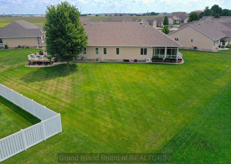 2nd image of 420 Rosewood Cir