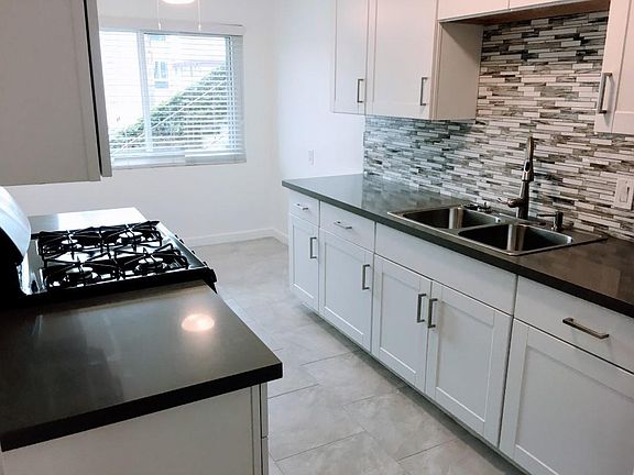 5th image of 3167 Lincoln Ave