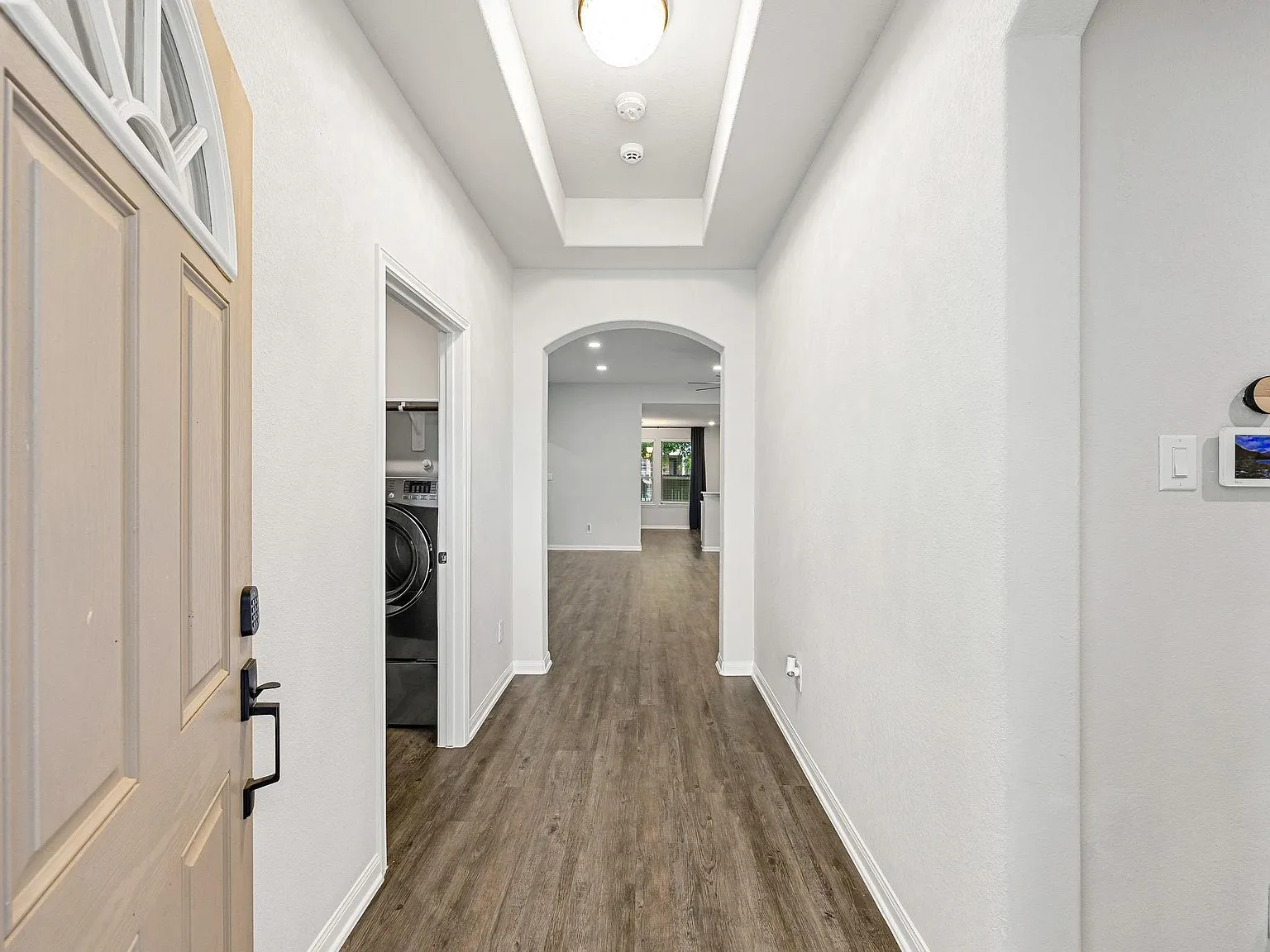 3 bed, 2.0 bath, 2022 sqft, $2,650 — Photo 4