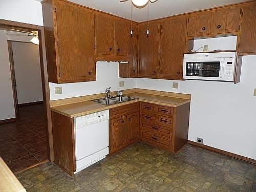 4th image of 2610 Cross Creek Dr APT B