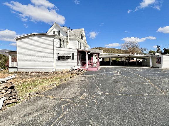 3rd image of 315 W Spring St