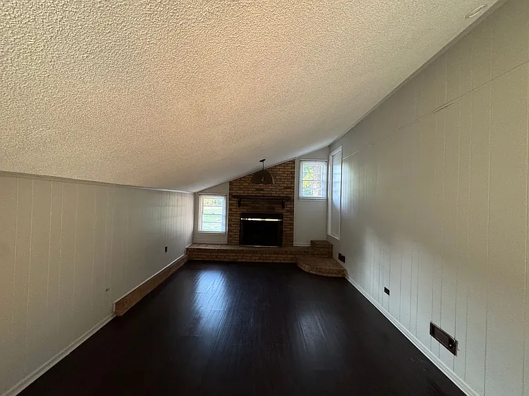 124 Roxie Ln — Photo 17