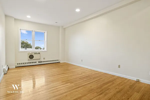 Rented by Warburg | media 10