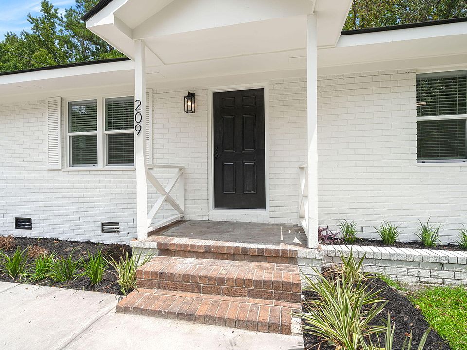 1st image of 209 Grayson St