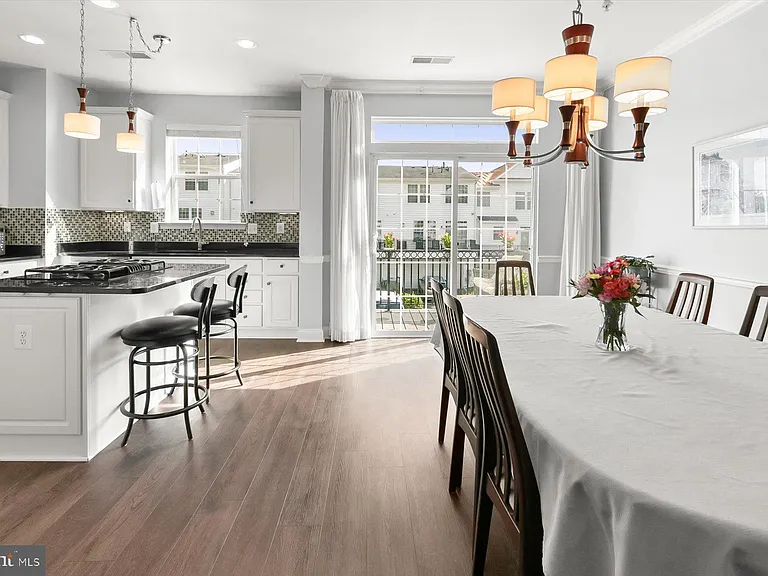 7207 Phelps Hill Ct — Photo 15