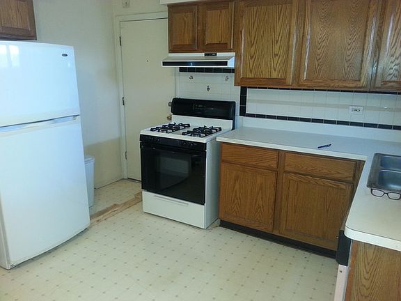 5th image of 14047 S Tracy Ave APT 3A