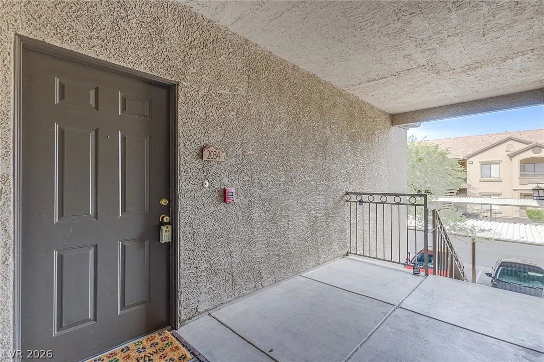 2 bed, 2.0 bath, 1094 sqft, $1,350 — Photo 3