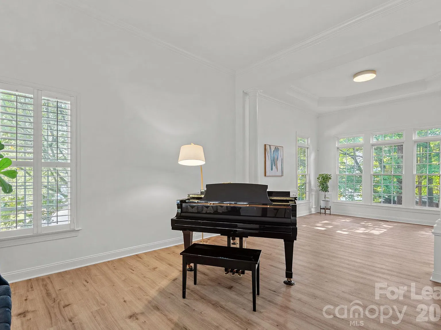 5 bed, 3.0 bath, 3230 sqft, $2,500 — Photo 4