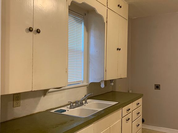 4th image of 2445 N Benton Ave