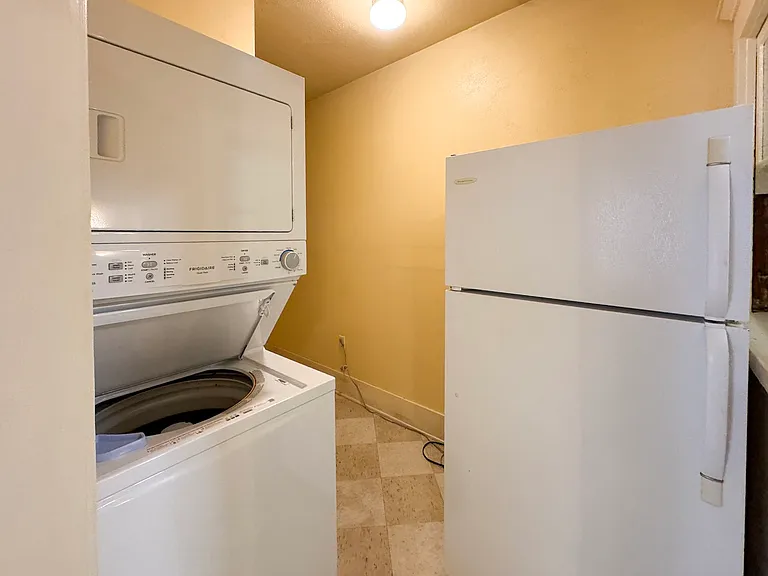 1123 Marion Ave — Photo 57