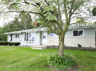 102 S Oakridge Dr, North Prairie, WI 53153