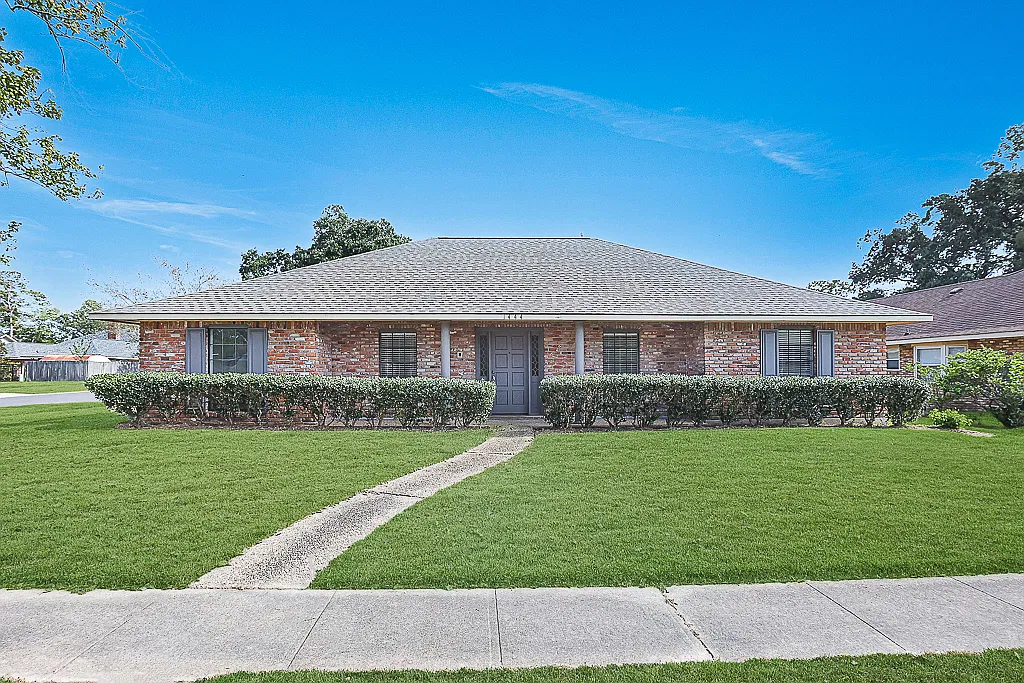 3 bed, 2.5 bath, 1900 sqft, $2,675 — Photo 2