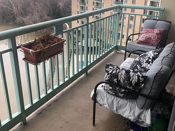 4th image of 501 Slaters Ln APT 501