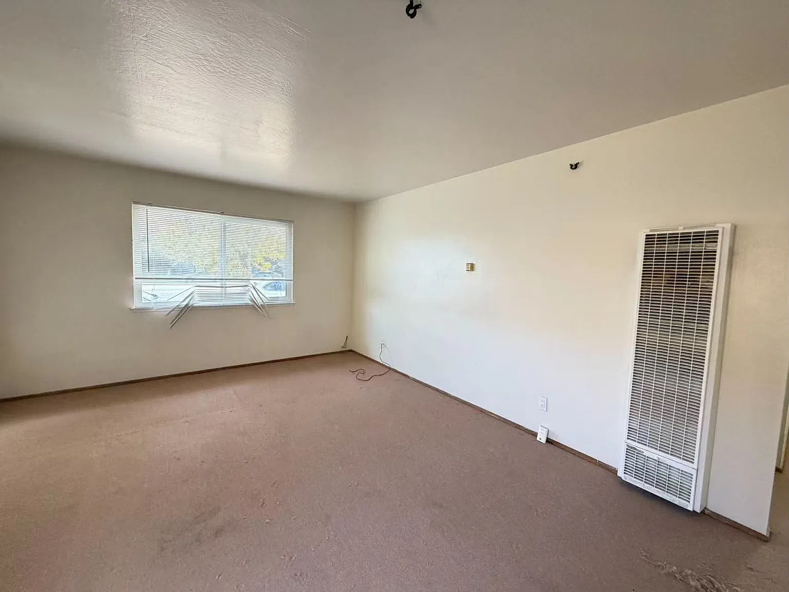 1 bed, 850 sqft, $2,200 — Photo 3