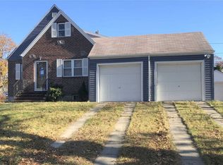 232 Fernwood Ter, Garden City, NY 11530