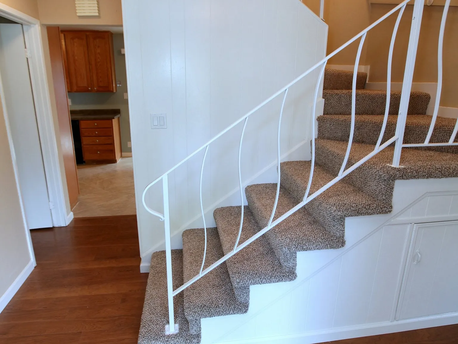 5 bed, 1889 sqft, $2,800 — Photo 3