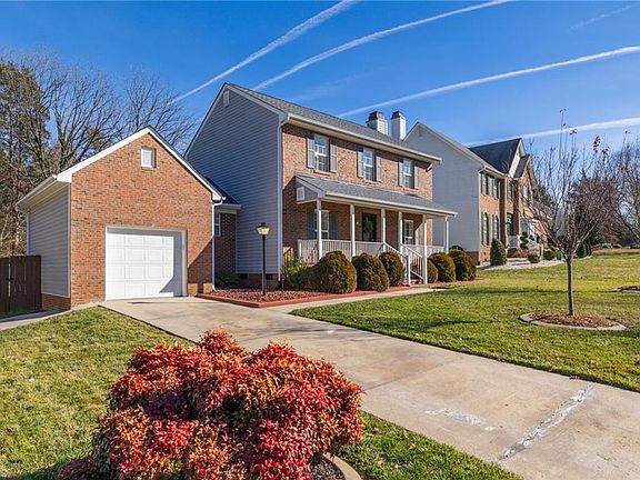 3rd image of 1829 New Bedford Dr