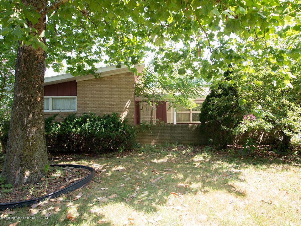 1st image of 1900 Willowbrook Dr