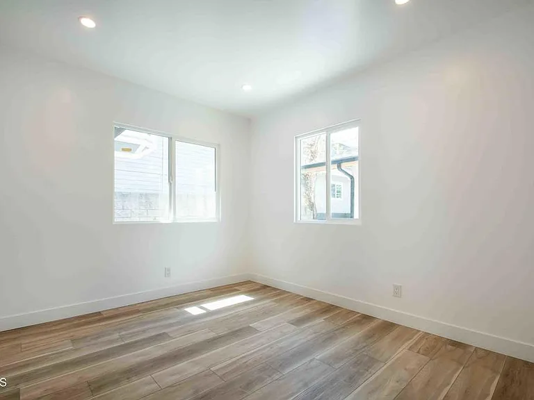 2276 1/2 Ewing St — Photo 6