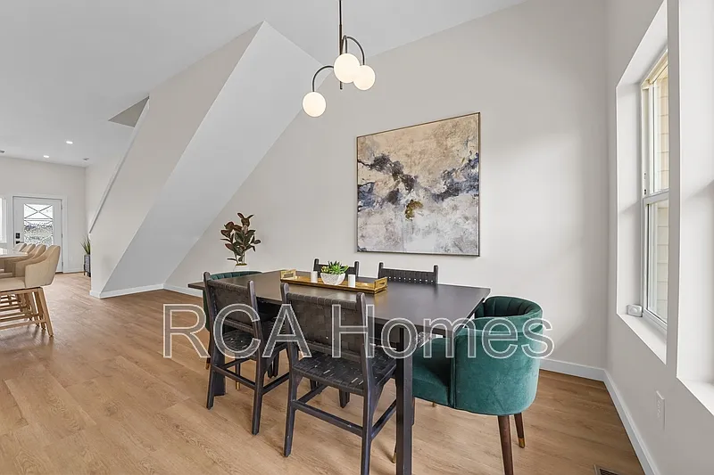 3 bed, 2.5 bath, 1600 sqft, $2,291 — Photo 4