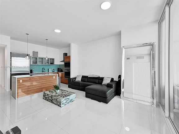 4th image of 2020 N Bayshore Dr APT 1509