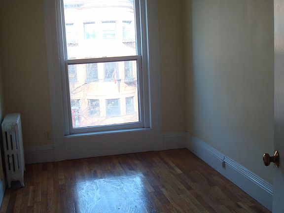 3rd image of 525 Beacon St APT 5