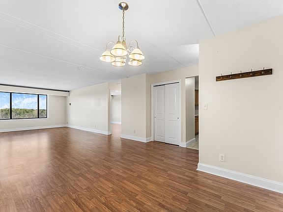 3rd image of 1500 Worcester Rd APT 830