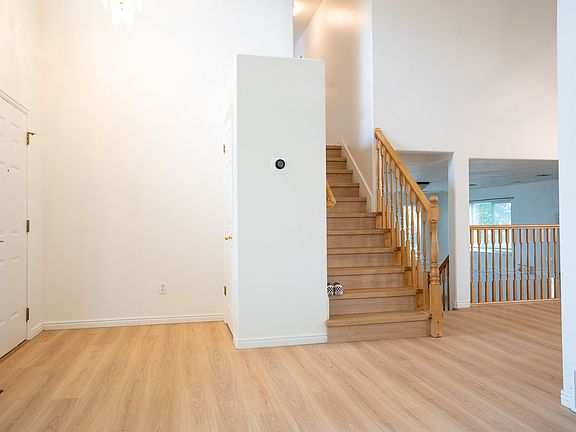 3rd image of 1007 N 525 W