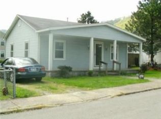12 Spruce St, Smithers, WV 25186